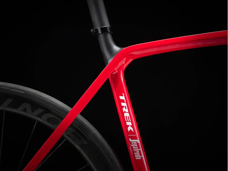 Trek Emonda SLR 9 eTap Carbon Road Bike 2024 in Viper Red-5